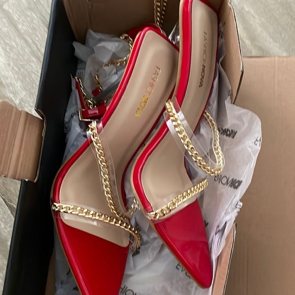 Red heels size 7. Never worn. - Picture 1 of 4